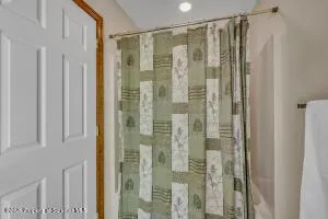 67 BENDER ROAD Gouldsboro, PA 18424