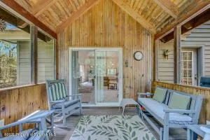 67 BENDER ROAD Gouldsboro, PA 18424