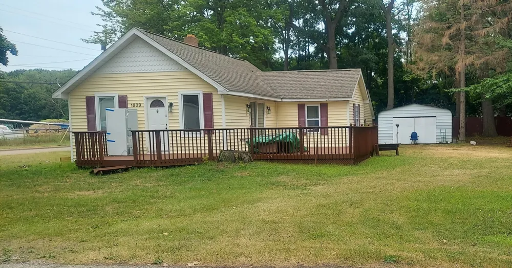 1809 Lindberg Drive Muskegon, MI 49441