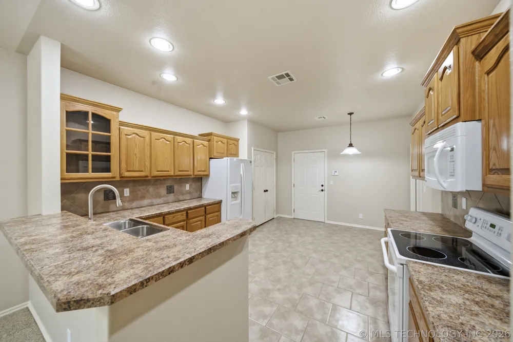 8401 E 74th Place Tulsa, OK 74133