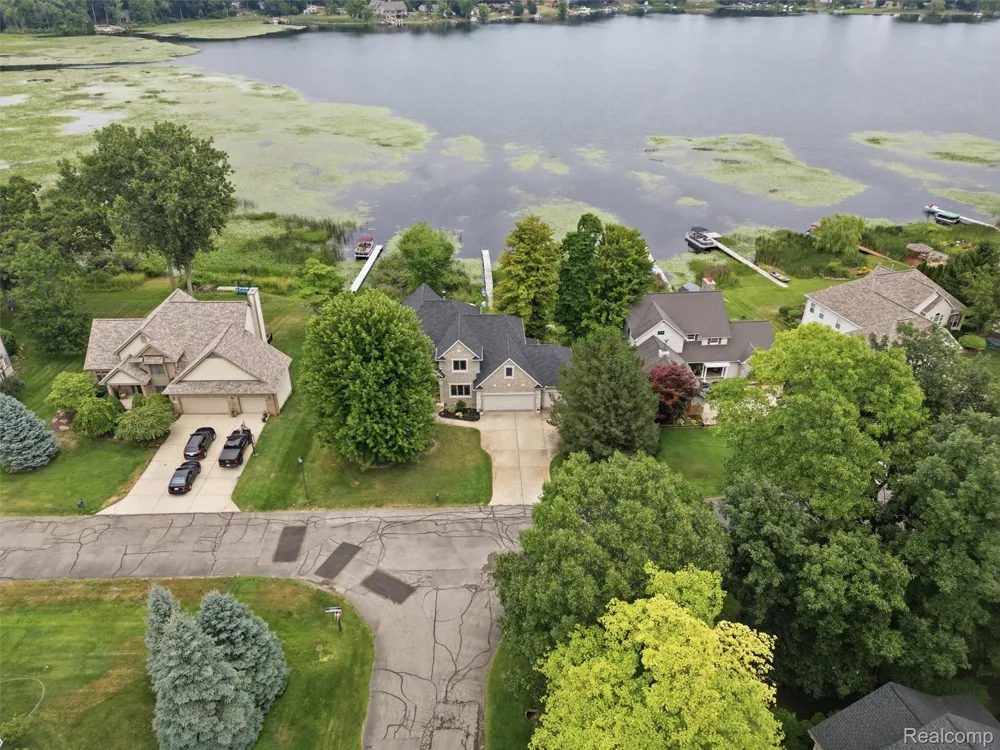 16147 Meredith Court Fenton Charter Township, MI 48451