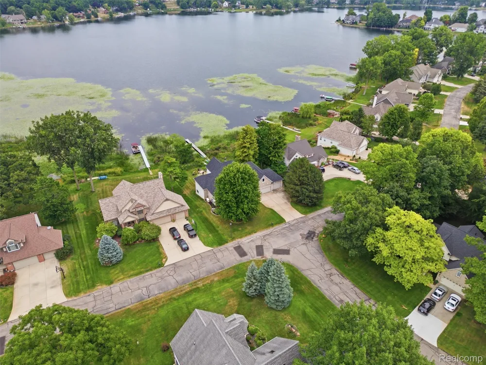 16147 Meredith Court Fenton Charter Township, MI 48451