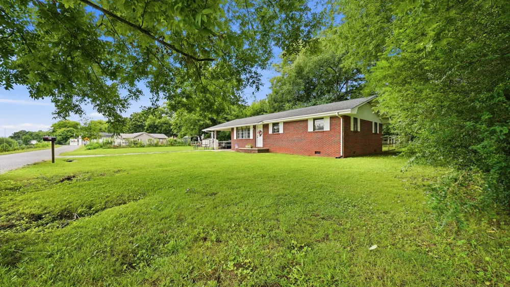 132 County Road 738 Riceville, TN 37370