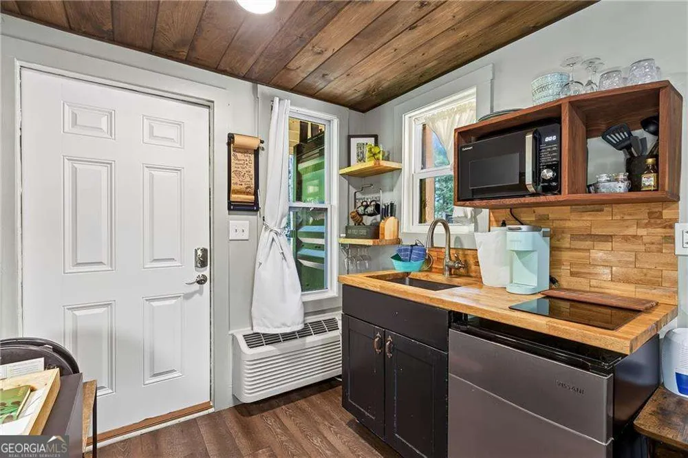 649 Power Dam RD Blue Ridge, GA 30513