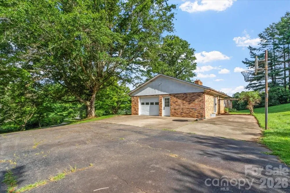 235 Rolling Ridge Loop Burnsville, NC 28714