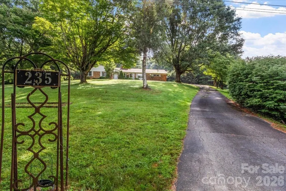 235 Rolling Ridge Loop Burnsville, NC 28714