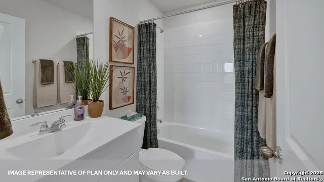 300 Windflower Cove Luling, TX 78648