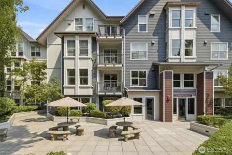 55 Williams Avenue S #201