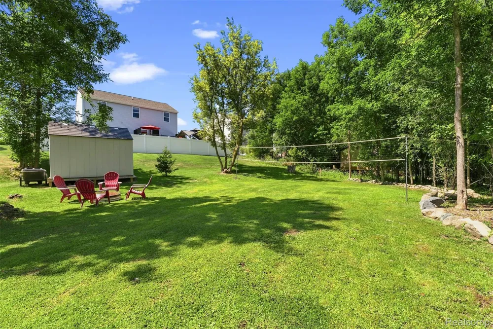 435 Old Farm Lane Lapeer City, MI 48446
