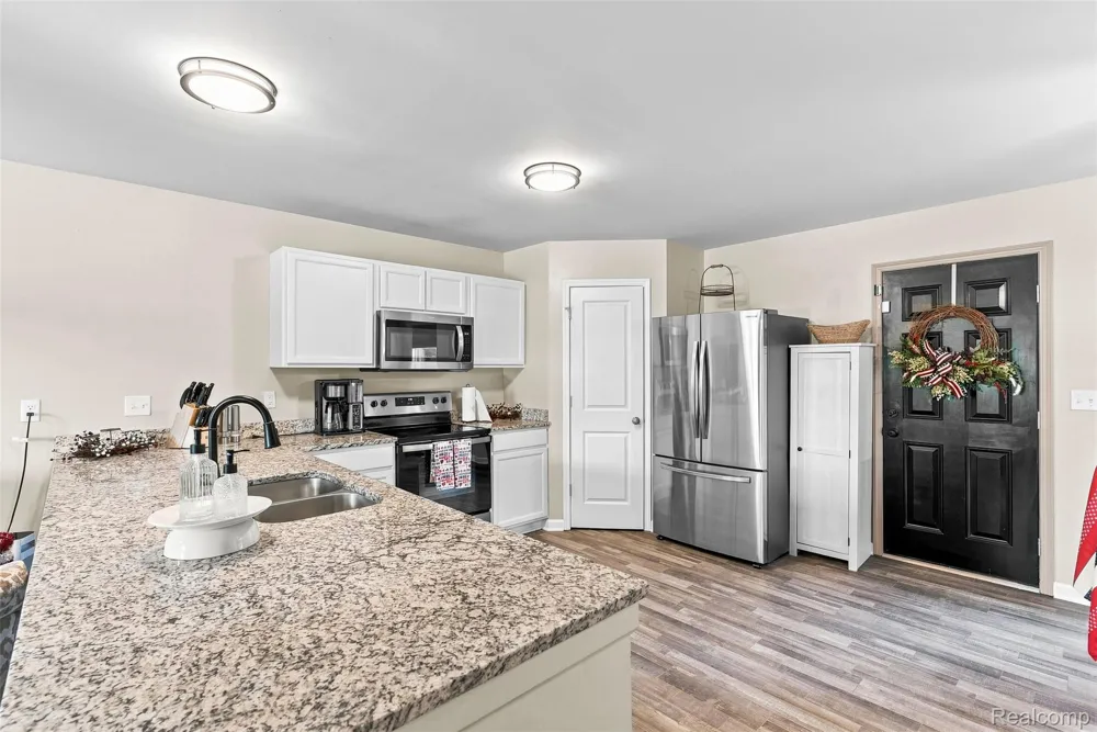 435 Old Farm Lane Lapeer City, MI 48446