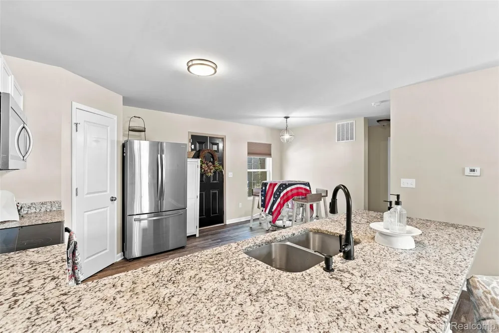 435 Old Farm Lane Lapeer City, MI 48446