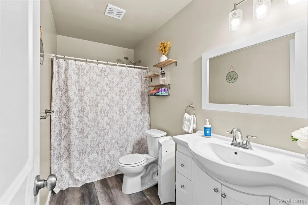 435 Old Farm Lane Lapeer City, MI 48446