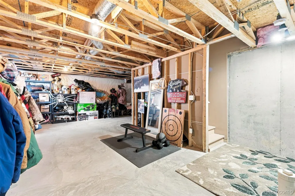 435 Old Farm Lane Lapeer City, MI 48446