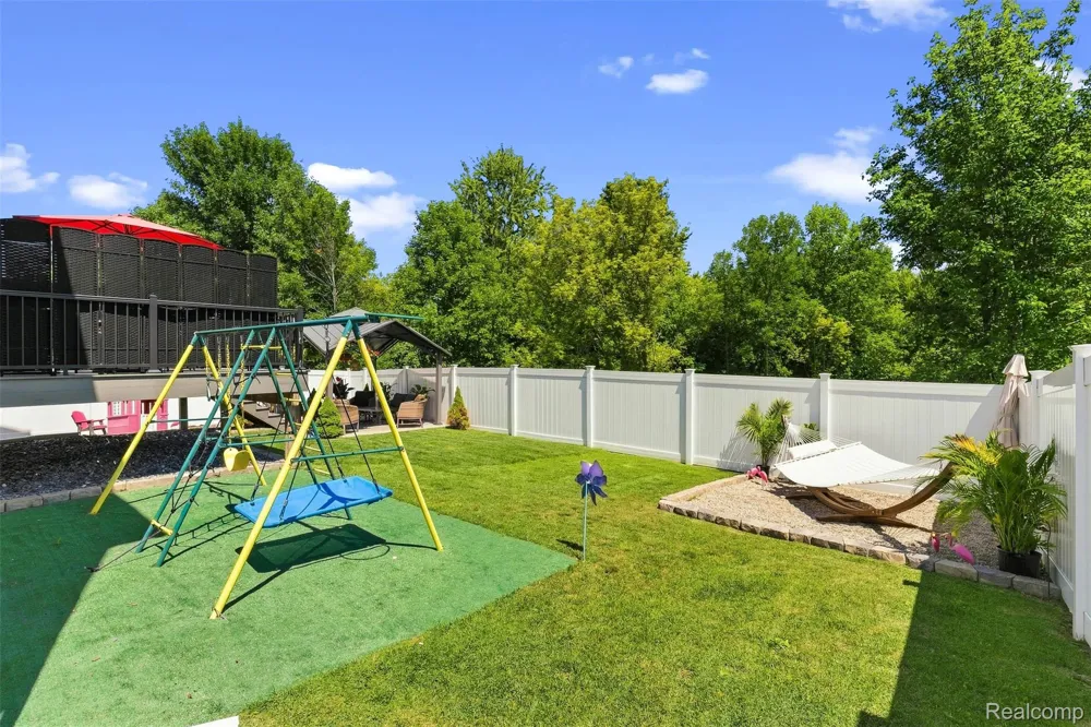 435 Old Farm Lane Lapeer City, MI 48446