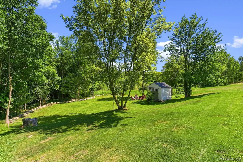 435 Old Farm Lane Lapeer City, MI 48446