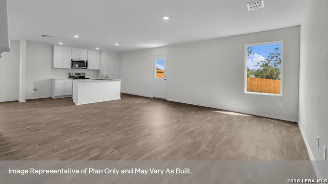 308 Windflower Cove Luling, TX 78648