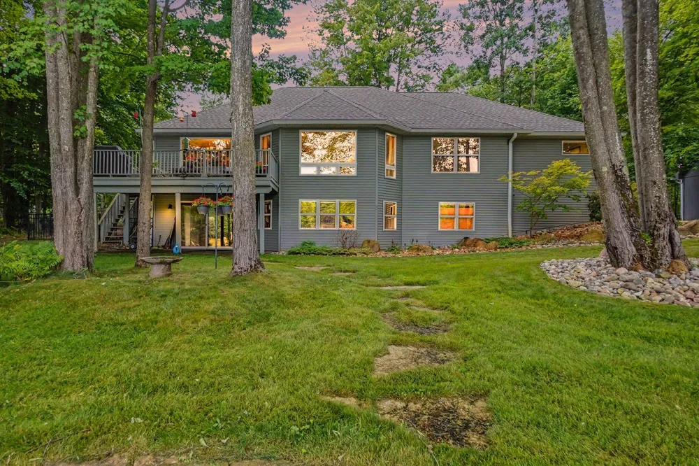 9712 Fawn Lake Drive Stanwood, MI 49346