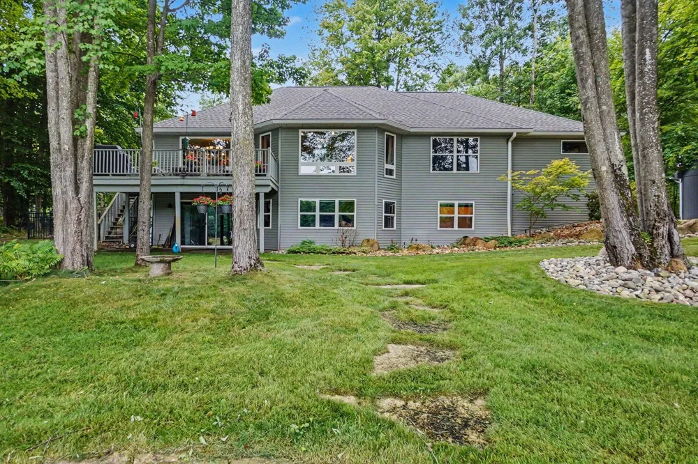 9712 Fawn Lake Drive Stanwood, MI 49346