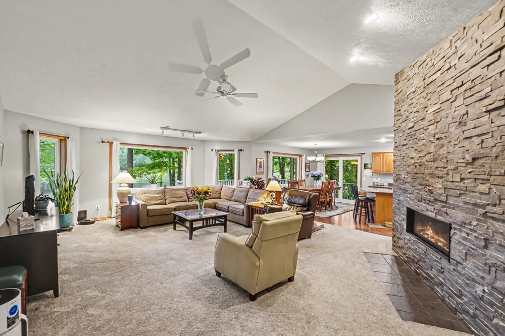 9712 Fawn Lake Drive Stanwood, MI 49346
