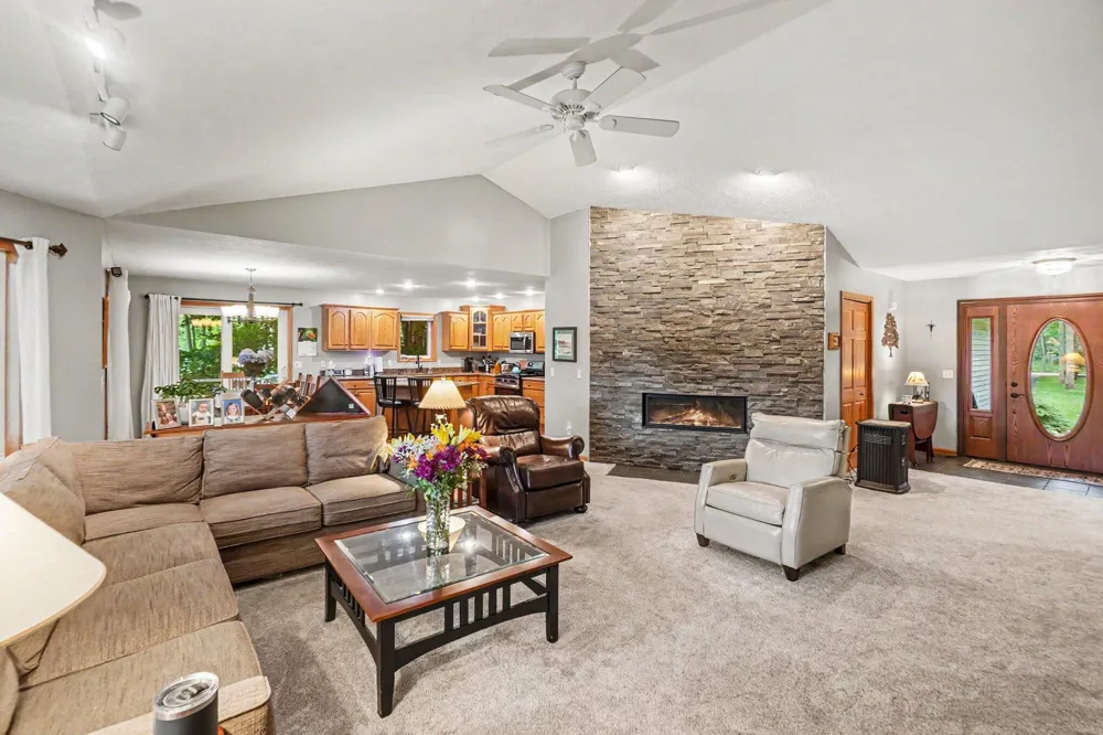 9712 Fawn Lake Drive Stanwood, MI 49346