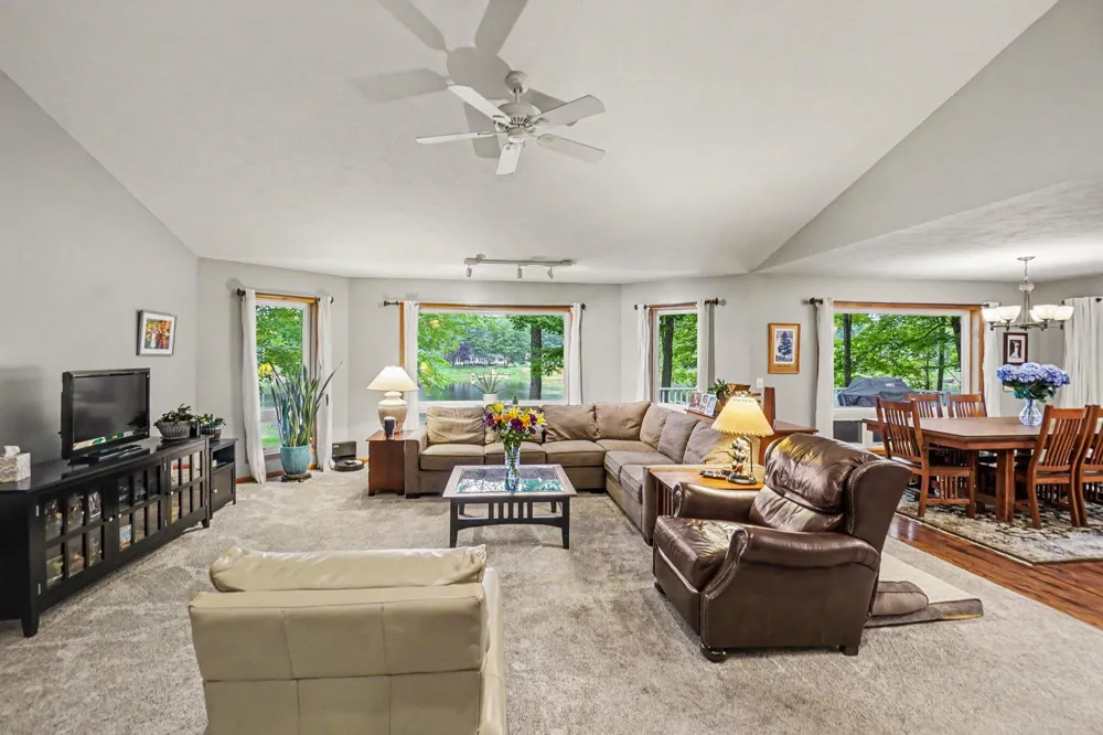 9712 Fawn Lake Drive Stanwood, MI 49346