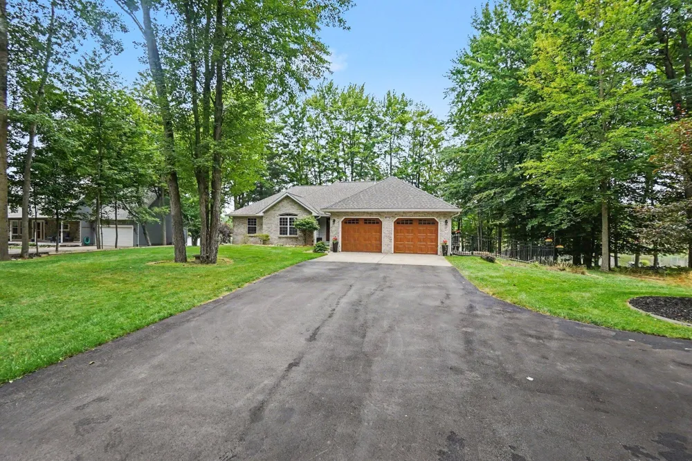 9712 Fawn Lake Drive Stanwood, MI 49346