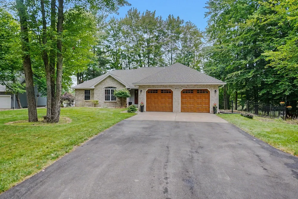 9712 Fawn Lake Drive Stanwood, MI 49346