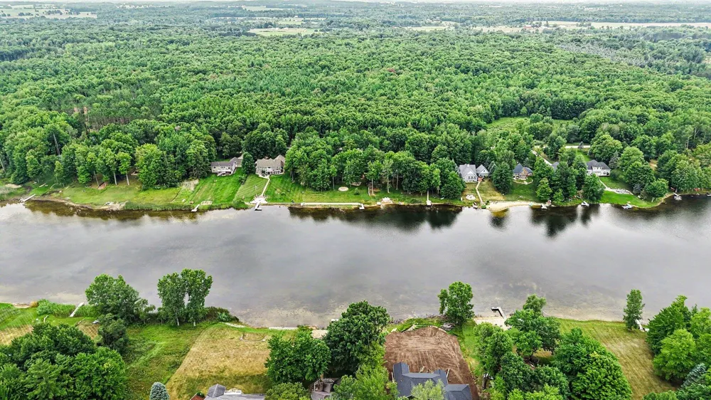9712 Fawn Lake Drive Stanwood, MI 49346