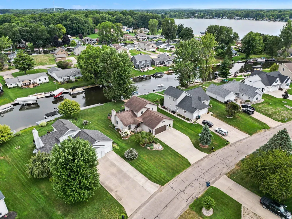 12776 Theris Drive Wayland, MI 49348