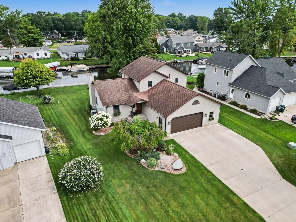 12776 Theris Drive Wayland, MI 49348