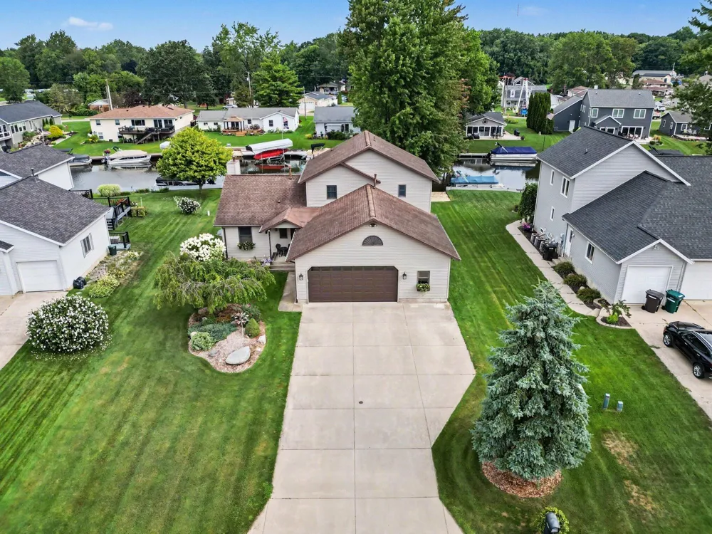 12776 Theris Drive Wayland, MI 49348
