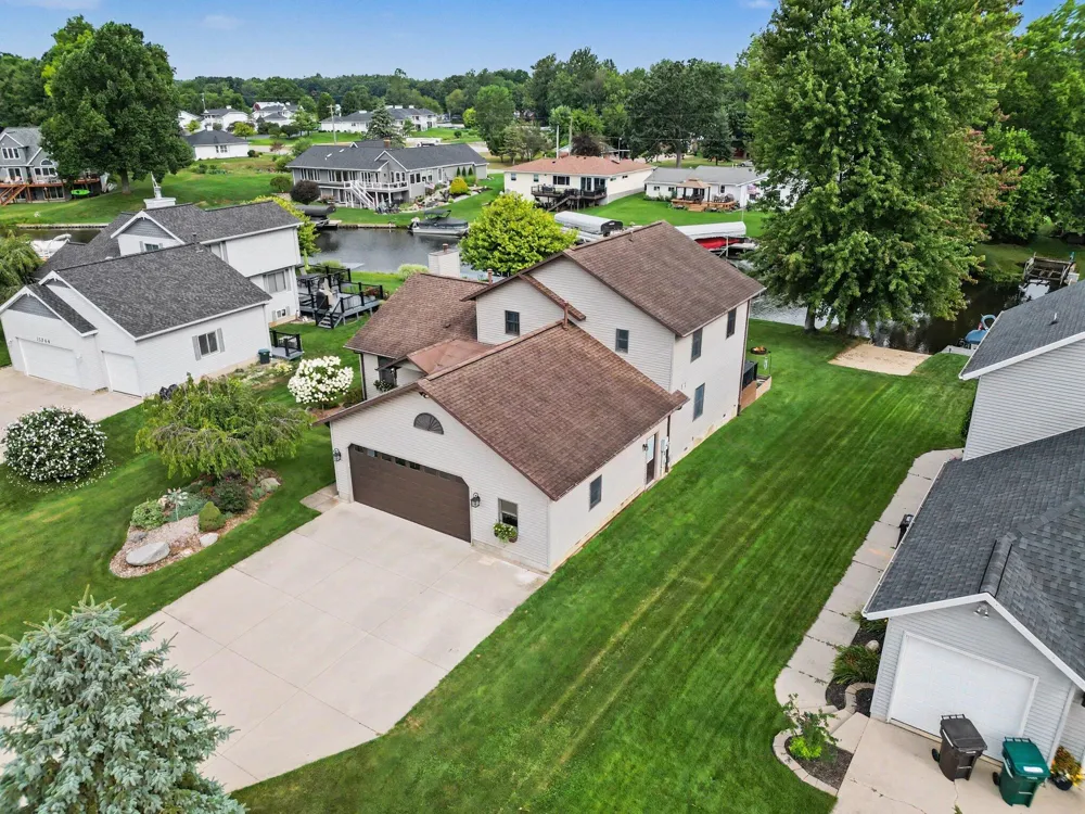 12776 Theris Drive Wayland, MI 49348