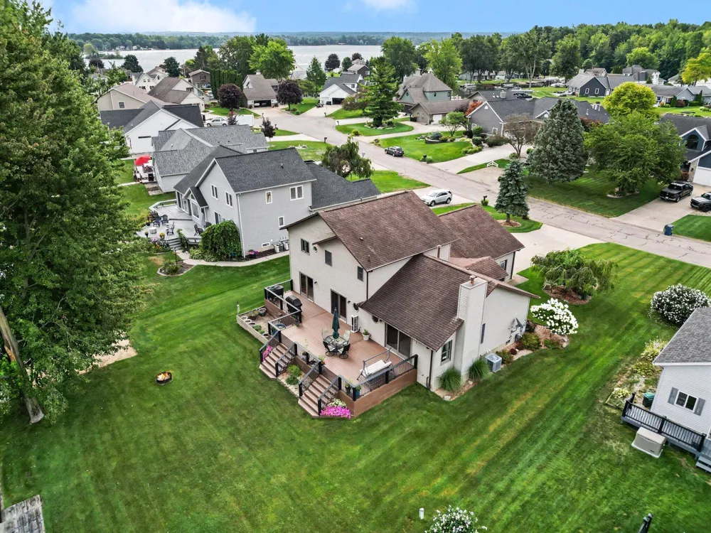 12776 Theris Drive Wayland, MI 49348