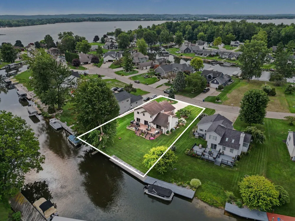 12776 Theris Drive Wayland, MI 49348