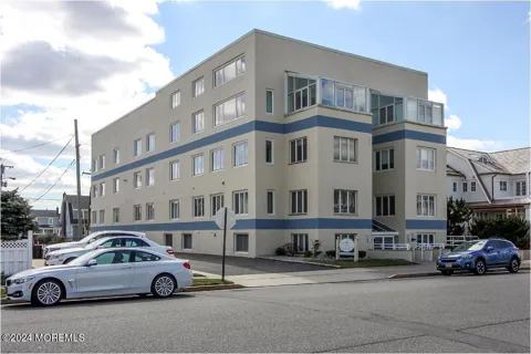 15 Garfield Avenue #102