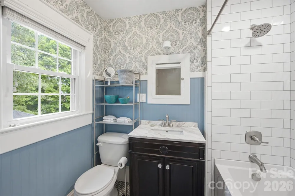 105 S Maple Street Dallas, NC 28034