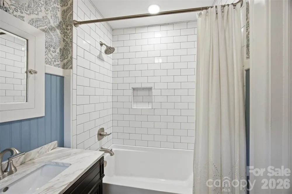 105 S Maple Street Dallas, NC 28034