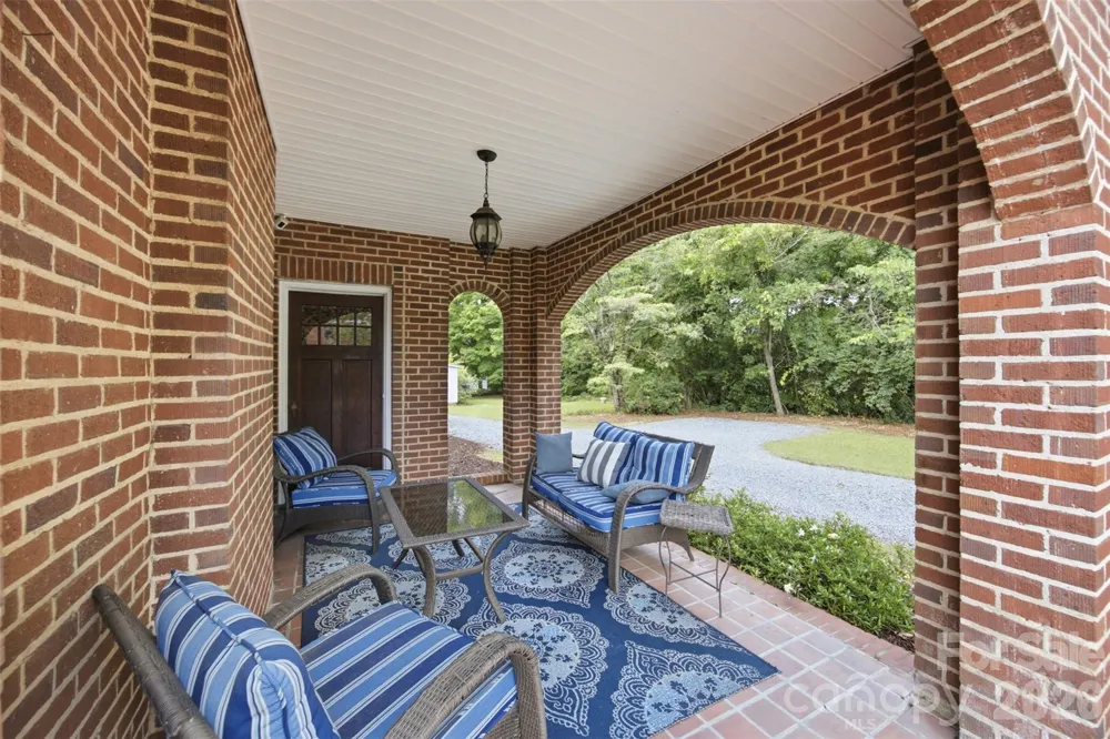 105 S Maple Street Dallas, NC 28034