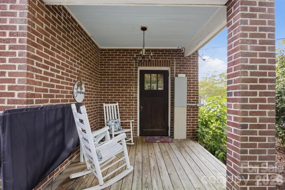 105 S Maple Street Dallas, NC 28034