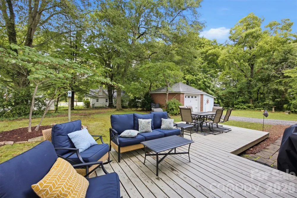 105 S Maple Street Dallas, NC 28034