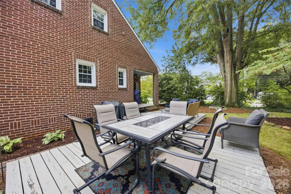 105 S Maple Street Dallas, NC 28034
