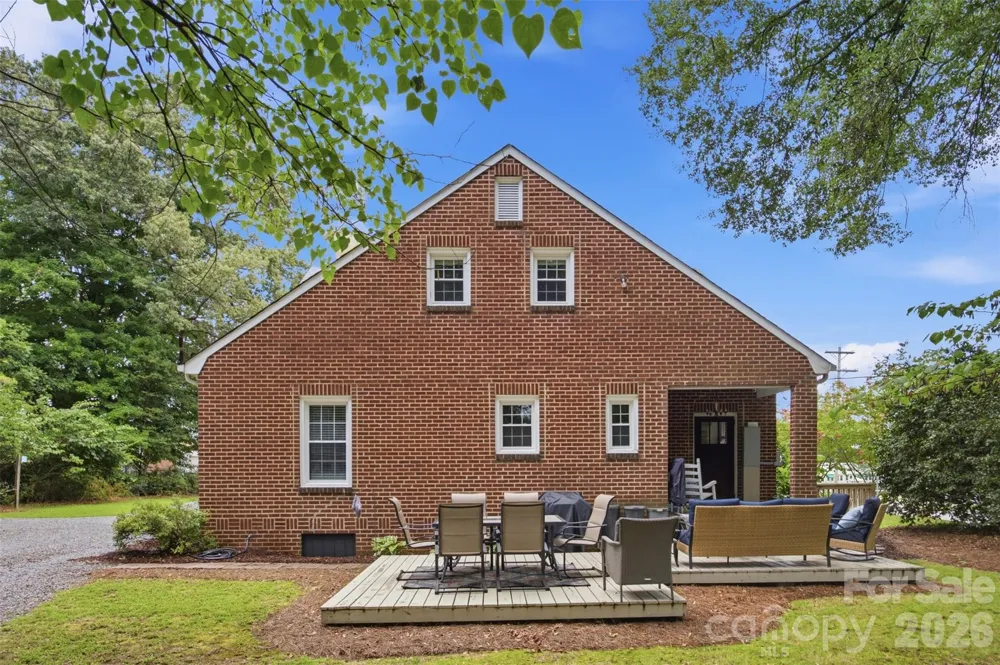 105 S Maple Street Dallas, NC 28034