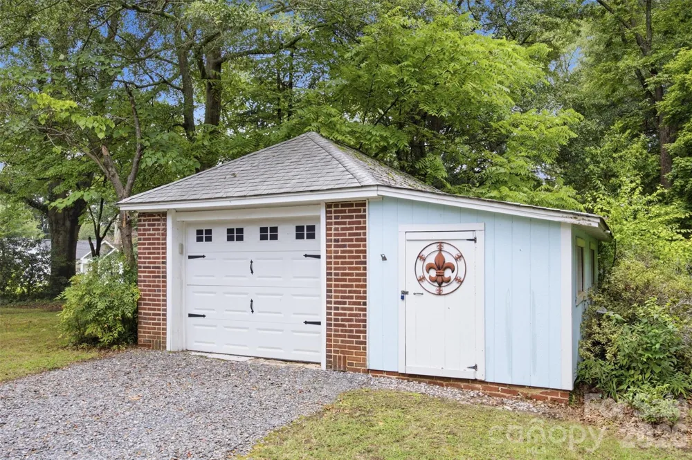 105 S Maple Street Dallas, NC 28034