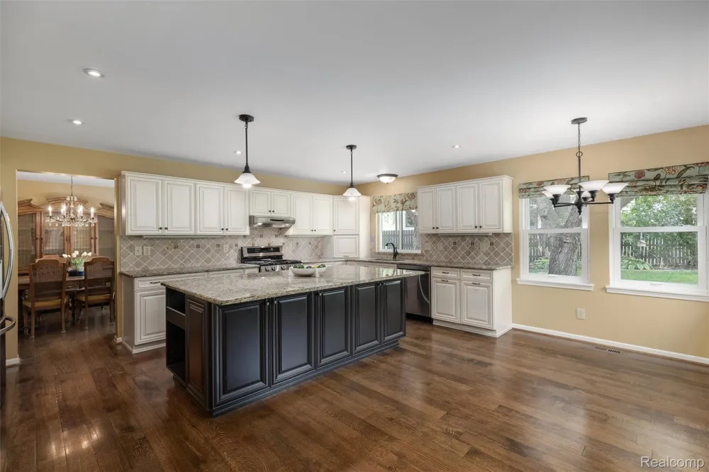 2937 Waterloo Drive Troy City, MI 48084