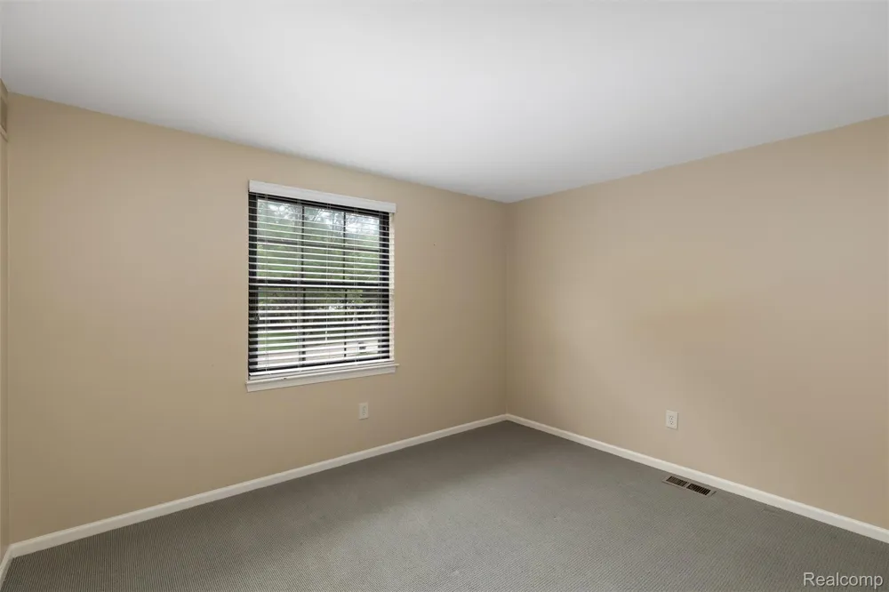 2937 Waterloo Drive Troy City, MI 48084