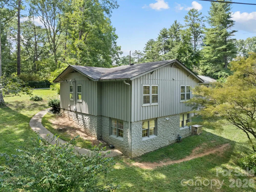 242 Hills Drive Hendersonville, NC 28791