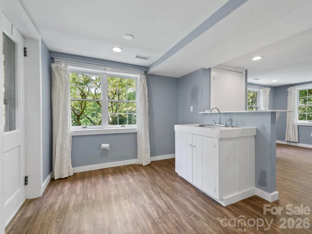 242 Hills Drive Hendersonville, NC 28791