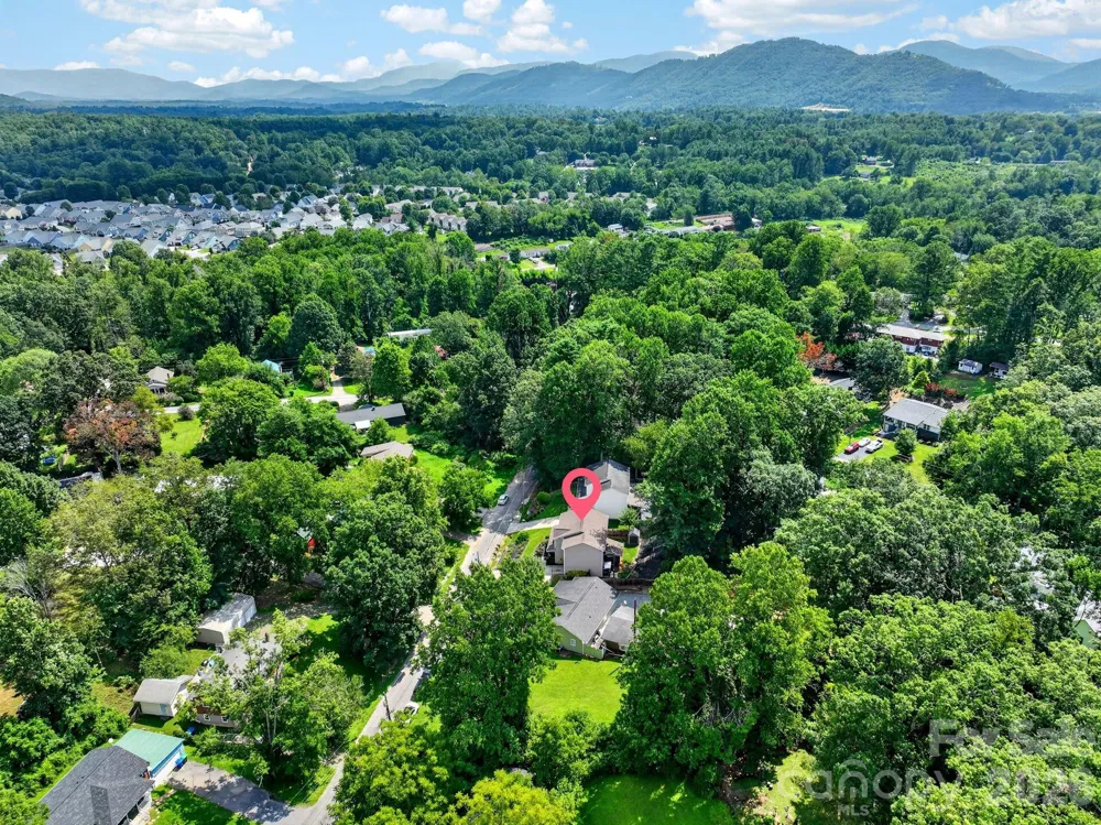 47 Royal Oaks Road Arden, NC 28704