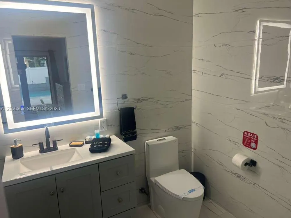39 SE 7th St Dania Beach, FL 33004