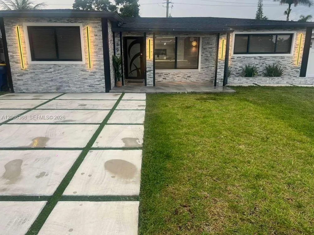 39 SE 7th St Dania Beach, FL 33004